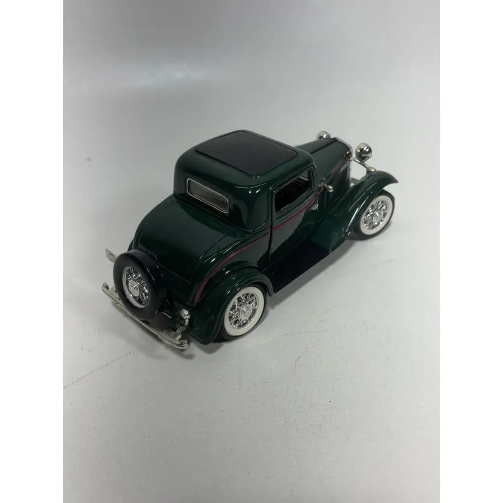 Sunnyside SS7722 1932 Ford 3 Window Coupe 1:24 Diecast Car Green Deuce